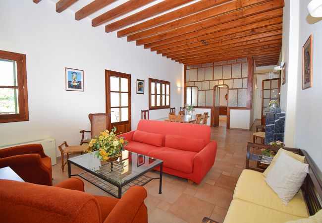 House in Llubi - Tofollubí 152 fantastic villa with private pool, large outdoor area, air conditioning and barbecue area House in Llubi - Tofollubí 152 fantastic villa with private pool, large outdoor area, air conditioning and barbecue area