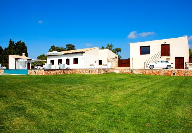 Country house in Llubi - Son Calet 156 modern villa with private pool, garden, barbecue area and air-conditioning Country house in Llubi - Son Calet 156 modern villa with private pool, garden, barbecue area and air-conditioning