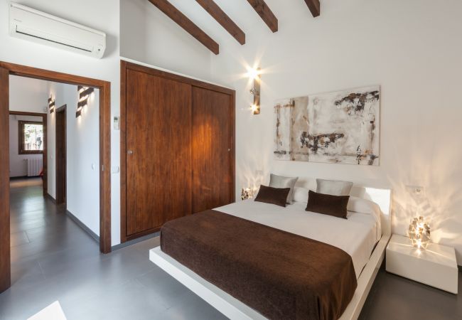 Country house in Llubi - Son Calet 156 modern villa with private pool, garden, barbecue area and air-conditioning Country house in Llubi - Son Calet 156 modern villa with private pool, garden, barbecue area and air-conditioning