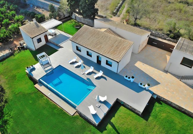 Country house in Llubi - Son Calet 156 modern villa with private pool, garden, barbecue area and air-conditioning Country house in Llubi - Son Calet 156 modern villa with private pool, garden, barbecue area and air-conditioning
