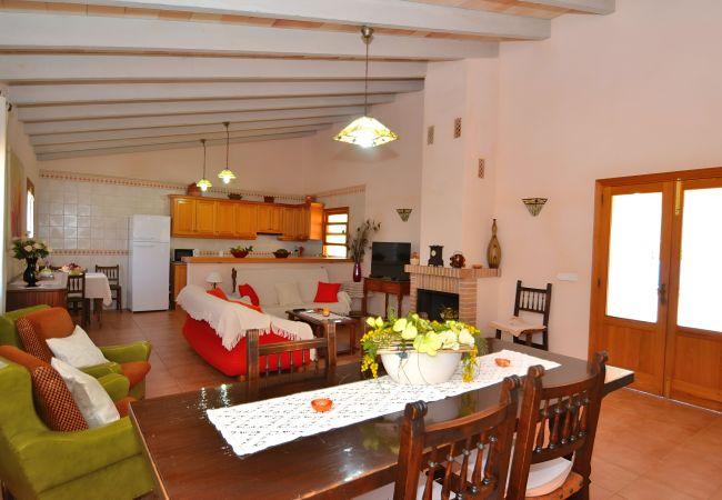 Country house in Llubi - Son Rossignol 193 finca with private swimming pool, large terrace, barbecue and WiFi Country house in Llubi - Son Rossignol 193 finca with private swimming pool, large terrace, barbecue and WiFi