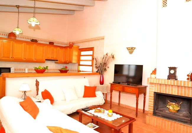 Country house in Llubi - Son Rossignol 193 finca with private swimming pool, large terrace, barbecue and WiFi Country house in Llubi - Son Rossignol 193 finca with private swimming pool, large terrace, barbecue and WiFi