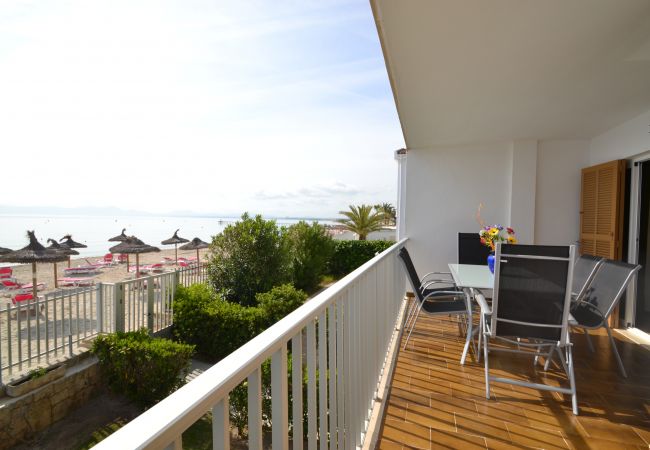 Apartment in Alcúdia - Fantastic 174 magnificent flat on the beach, with balcony, air conditioning and WiFi Apartment in Alcúdia - Fantastic 174 magnificent flat on the beach, with balcony, air conditioning and WiFi