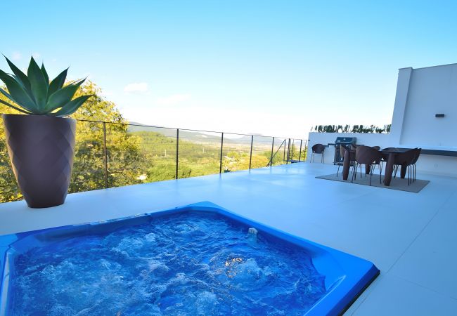 House in Buger - Montblau 049 exclusive villa with private swimming pool, jacuzzi, barbecue and air conditioning House in Buger - Montblau 049 exclusive villa with private swimming pool, jacuzzi, barbecue and air conditioning