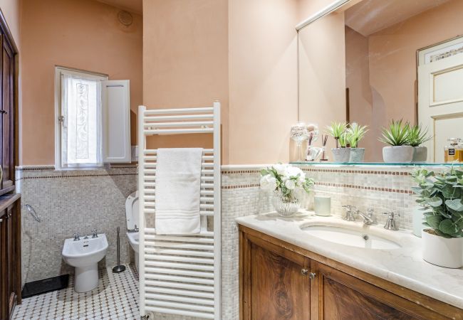 Apartment in Lucca - Homey Spacious 4 Bedrooms Flat in Lucca Apartment in Lucca - Homey Spacious 4 Bedrooms Flat in Lucca