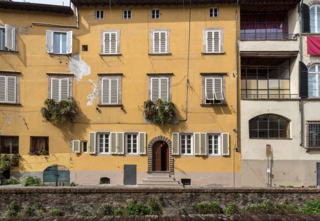 Apartment in Lucca - Modern comfort in Lucca's Picturesque Canal District Apartment in Lucca - Modern comfort in Lucca's Picturesque Canal District