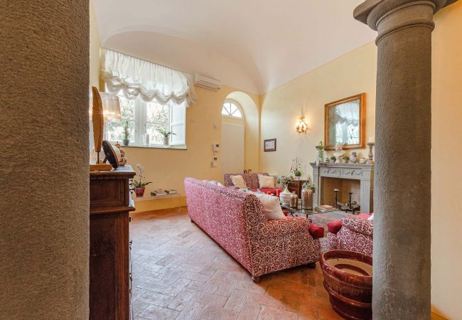 Apartment in Lucca - Spacious Ground Floor Apartment with Private Garden Inside the Walls of Lucca Apartment in Lucca - Spacious Ground Floor Apartment with Private Garden Inside the Walls of Lucca