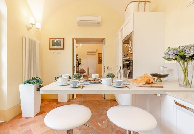 Apartment in Lucca - Spacious Ground Floor Apartment with Private Garden Inside the Walls of Lucca Apartment in Lucca - Spacious Ground Floor Apartment with Private Garden Inside the Walls of Lucca