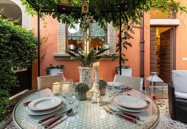 Apartment in Lucca - Spacious Ground Floor Apartment with Private Garden Inside the Walls of Lucca Apartment in Lucca - Spacious Ground Floor Apartment with Private Garden Inside the Walls of Lucca