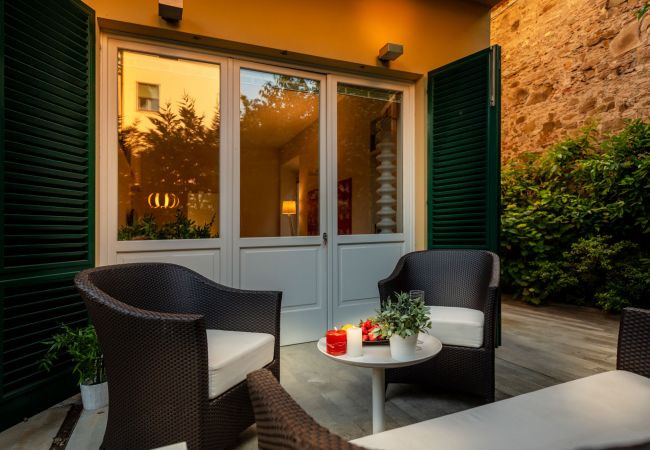 Apartment in Lucca - Contemporary Apartment with Garden and Parking Apartment in Lucca - Contemporary Apartment with Garden and Parking