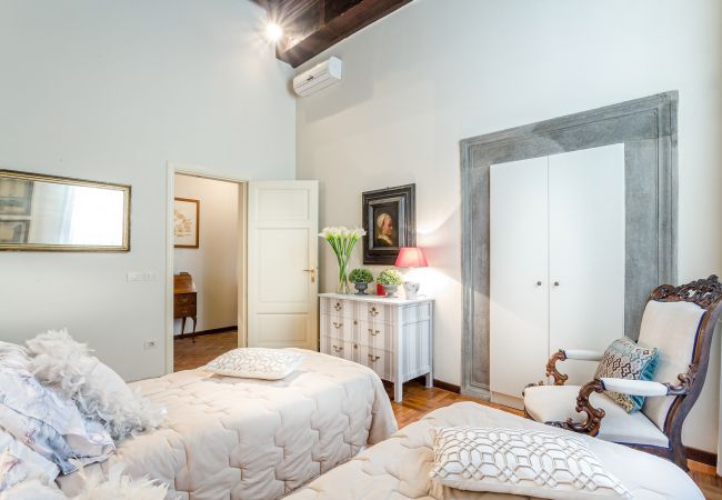 Apartment in Lucca - Casa Simonetta: Modern and Antique Ground Floor Apartment inside the Walls of Lucca Apartment in Lucca - Casa Simonetta: Modern and Antique Ground Floor Apartment inside the Walls of Lucca