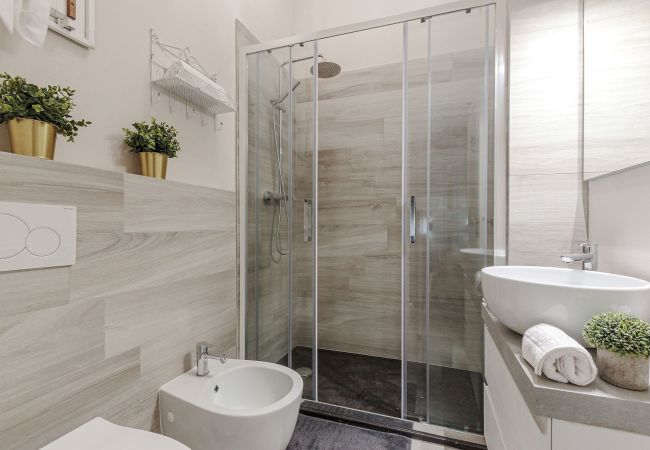 Villa in Lucca - VILLA OLIVIA: a New Luxury Villa with Garden in Lucca with PARKING Villa in Lucca - VILLA OLIVIA: a New Luxury Villa with Garden in Lucca with PARKING