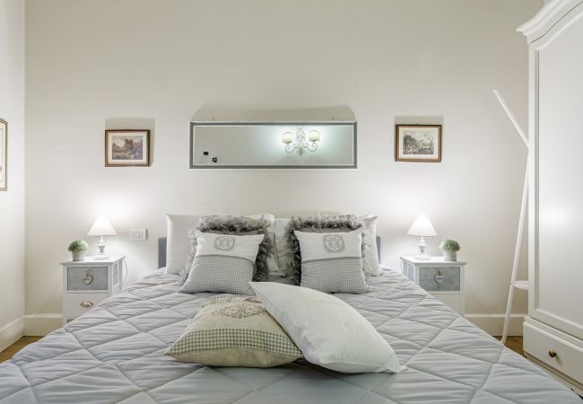 Apartment in Lucca - 2 Bedrooms 2 Bathrooms Romantic Apartment with Terrace and Parking in Lucca Apartment in Lucca - 2 Bedrooms 2 Bathrooms Romantic Apartment with Terrace and Parking in Lucca