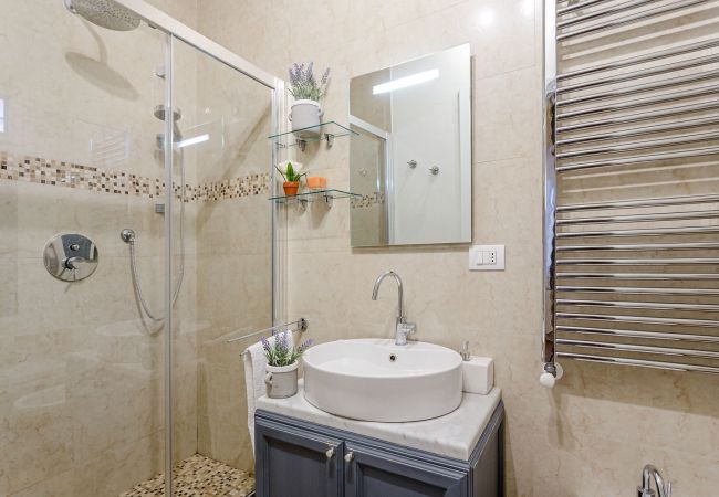 Apartment in Lucca - 2 Bedrooms 2 Bathrooms Romantic Apartment with Terrace and Parking in Lucca Apartment in Lucca - 2 Bedrooms 2 Bathrooms Romantic Apartment with Terrace and Parking in Lucca