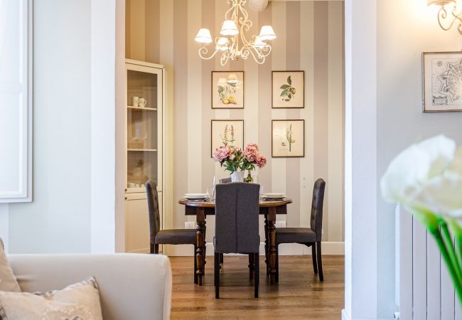 Apartment in Lucca - 2 Bedrooms 2 Bathrooms Romantic Apartment with Terrace and Parking in Lucca Apartment in Lucca - 2 Bedrooms 2 Bathrooms Romantic Apartment with Terrace and Parking in Lucca