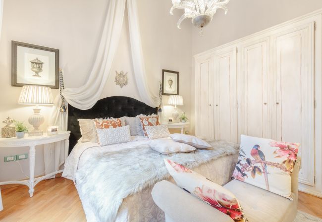 Apartment in Lucca - Romantic LUCCA apartment With View Over a Church Apartment in Lucca - Romantic LUCCA apartment With View Over a Church