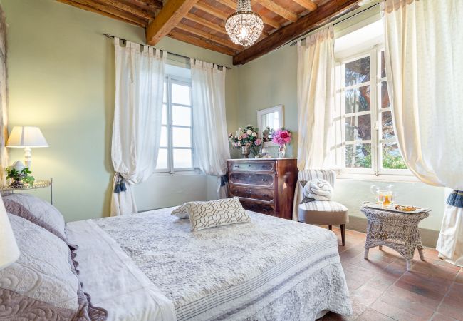 Villa in Capannori - FRANTOIO a Romantic Farmhouse Apartment with Terrace and Views Villa in Capannori - FRANTOIO a Romantic Farmhouse Apartment with Terrace and Views