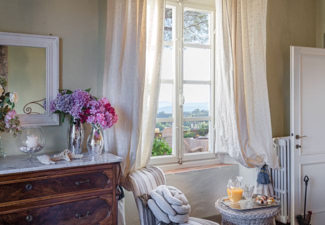 Villa in Capannori - FRANTOIO a Romantic Farmhouse Apartment with Terrace and Views Villa in Capannori - FRANTOIO a Romantic Farmhouse Apartment with Terrace and Views
