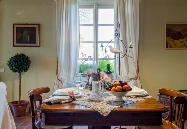 Villa in Capannori - FRANTOIO a Romantic Farmhouse Apartment with Terrace and Views Villa in Capannori - FRANTOIO a Romantic Farmhouse Apartment with Terrace and Views