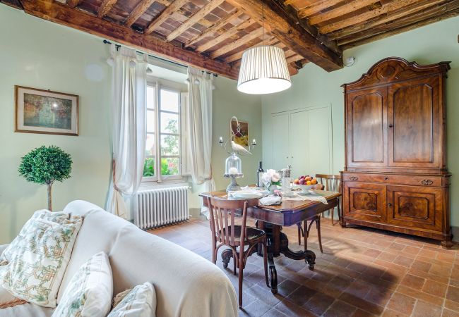 Villa in Capannori - FRANTOIO a Romantic Farmhouse Apartment with Terrace and Views Villa in Capannori - FRANTOIO a Romantic Farmhouse Apartment with Terrace and Views
