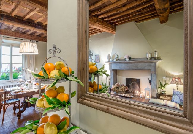 Villa in Capannori - FRANTOIO a Romantic Farmhouse Apartment with Terrace and Views Villa in Capannori - FRANTOIO a Romantic Farmhouse Apartment with Terrace and Views