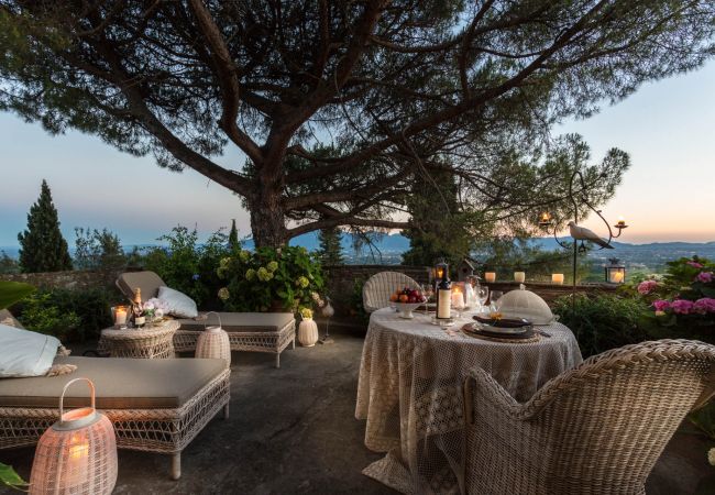 Villa in Capannori - FRANTOIO a Romantic Farmhouse Apartment with Terrace and Views Villa in Capannori - FRANTOIO a Romantic Farmhouse Apartment with Terrace and Views