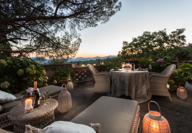 Villa in Capannori - FRANTOIO a Romantic Farmhouse Apartment with Terrace and Views Villa in Capannori - FRANTOIO a Romantic Farmhouse Apartment with Terrace and Views