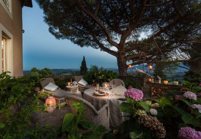 Villa in Capannori - FRANTOIO a Romantic Farmhouse Apartment with Terrace and Views Villa in Capannori - FRANTOIO a Romantic Farmhouse Apartment with Terrace and Views
