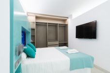 Completely renovated bedroom Edificio Edison Las Palmas.
