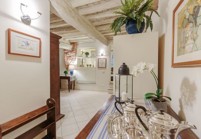 Apartment in Lucca - Stylish Smart Ground Floor Apartment inside Lucca Apartment in Lucca - Stylish Smart Ground Floor Apartment inside Lucca