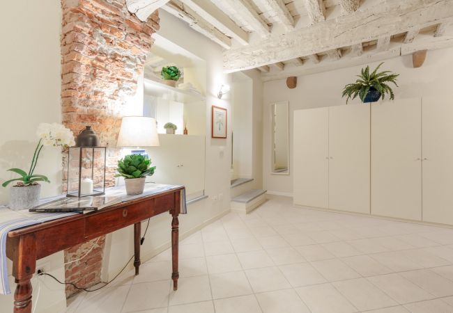 Apartment in Lucca - Stylish Smart Ground Floor Apartment inside Lucca Apartment in Lucca - Stylish Smart Ground Floor Apartment inside Lucca