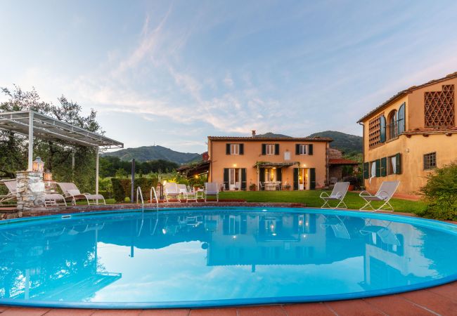 Villa/Dettached house in Capannori - ROMANTIC FARMHOUSE VILLA WITH PRIVATE INFINITY POOL AND GREAT VIEWS IN LUCCA