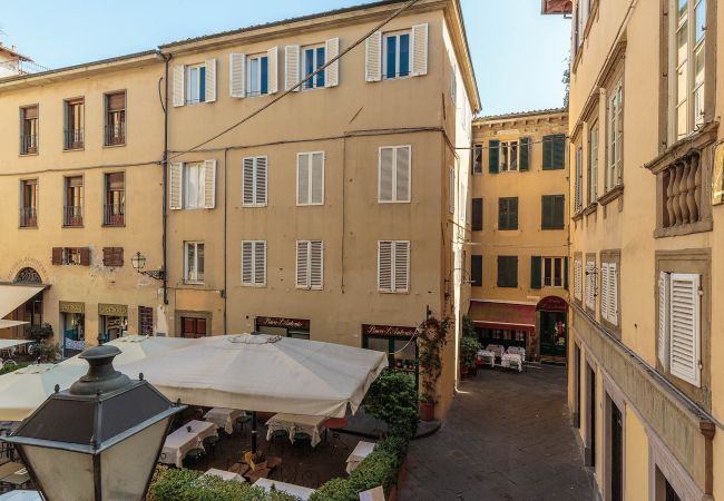 Apartment in Lucca - ARIAS APARTMENT in the iconic Piazza San Michele Apartment in Lucca - ARIAS APARTMENT in the iconic Piazza San Michele