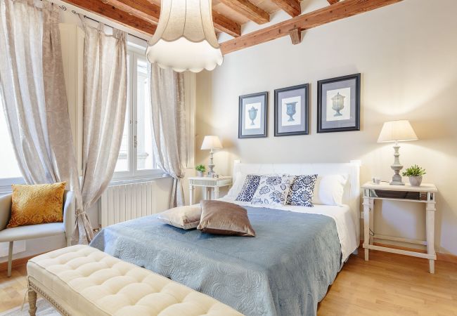 Apartment in Lucca - ARIAS APARTMENT in the iconic Piazza San Michele Apartment in Lucca - ARIAS APARTMENT in the iconic Piazza San Michele