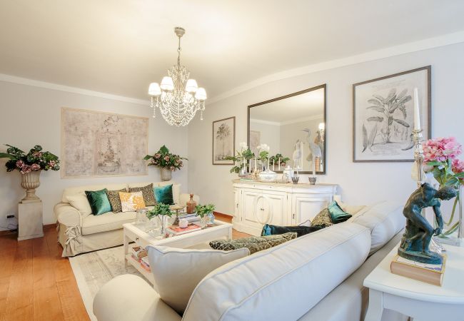 Apartment in Lucca - Spacious Home with Elevator along Via Guinigi inside the Lucca Walls Apartment in Lucca - Spacious Home with Elevator along Via Guinigi inside the Lucca Walls