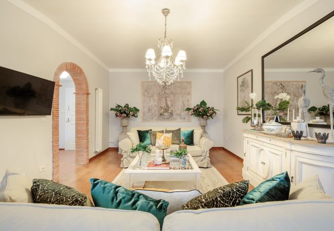 Apartment in Lucca - Spacious Home with Elevator along Via Guinigi inside the Lucca Walls Apartment in Lucca - Spacious Home with Elevator along Via Guinigi inside the Lucca Walls