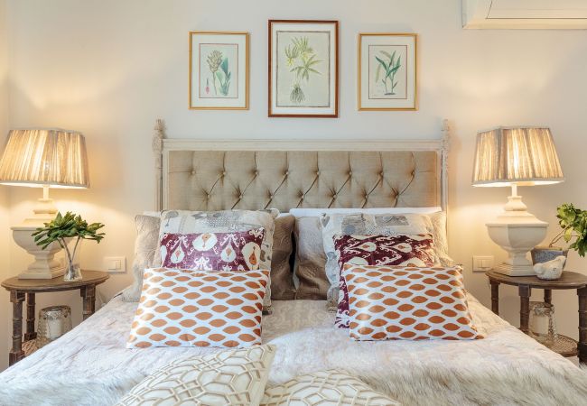 Apartment in Lucca - Spacious Home with Elevator along Via Guinigi inside the Lucca Walls Apartment in Lucca - Spacious Home with Elevator along Via Guinigi inside the Lucca Walls