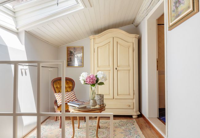 Apartment in Lucca - Spacious Home with Elevator along Via Guinigi inside the Lucca Walls Apartment in Lucca - Spacious Home with Elevator along Via Guinigi inside the Lucca Walls