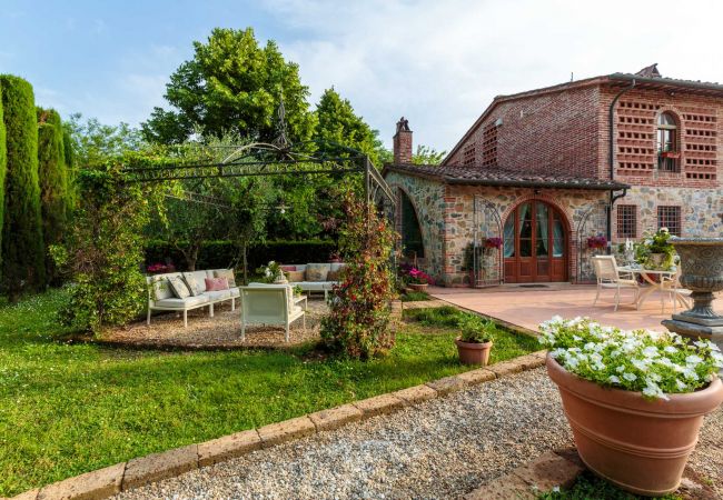 Villa in Orentano - 11 bedrooms Luxury Farmhouse, Private Pool, Jacuzzi, Private Tennis Villa in Orentano - 11 bedrooms Luxury Farmhouse, Private Pool, Jacuzzi, Private Tennis