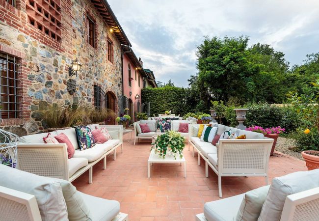 Villa in Orentano - 11 bedrooms Luxury Farmhouse, Private Pool, Jacuzzi, Private Tennis Villa in Orentano - 11 bedrooms Luxury Farmhouse, Private Pool, Jacuzzi, Private Tennis