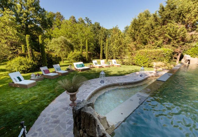 Villa in Orentano - 11 bedrooms Luxury Farmhouse, Private Pool, Jacuzzi, Private Tennis Villa in Orentano - 11 bedrooms Luxury Farmhouse, Private Pool, Jacuzzi, Private Tennis