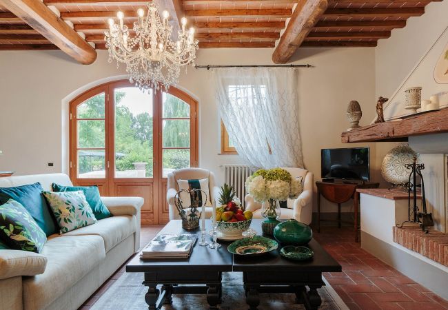 Villa in Orentano - 11 bedrooms Luxury Farmhouse, Private Pool, Jacuzzi, Private Tennis Villa in Orentano - 11 bedrooms Luxury Farmhouse, Private Pool, Jacuzzi, Private Tennis