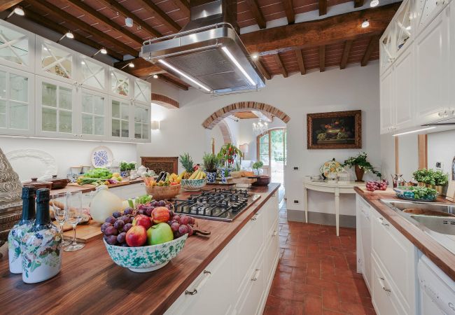 Villa in Orentano - 11 bedrooms Luxury Farmhouse, Private Pool, Jacuzzi, Private Tennis Villa in Orentano - 11 bedrooms Luxury Farmhouse, Private Pool, Jacuzzi, Private Tennis