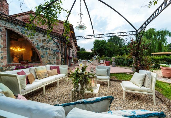 Villa in Orentano - 11 bedrooms Luxury Farmhouse, Private Pool, Jacuzzi, Private Tennis Villa in Orentano - 11 bedrooms Luxury Farmhouse, Private Pool, Jacuzzi, Private Tennis