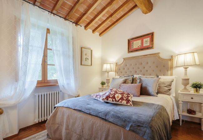 Villa in Orentano - 11 bedrooms Luxury Farmhouse, Private Pool, Jacuzzi, Private Tennis Villa in Orentano - 11 bedrooms Luxury Farmhouse, Private Pool, Jacuzzi, Private Tennis