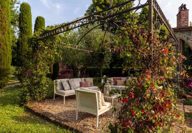 Villa in Orentano - 11 bedrooms Luxury Farmhouse, Private Pool, Jacuzzi, Private Tennis Villa in Orentano - 11 bedrooms Luxury Farmhouse, Private Pool, Jacuzzi, Private Tennis