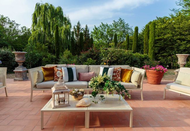 Villa in Orentano - 11 bedrooms Luxury Farmhouse, Private Pool, Jacuzzi, Private Tennis Villa in Orentano - 11 bedrooms Luxury Farmhouse, Private Pool, Jacuzzi, Private Tennis