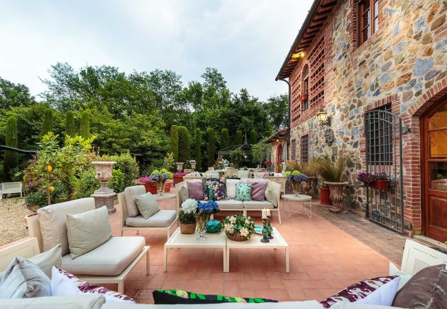 Villa in Orentano - 11 bedrooms Luxury Farmhouse, Private Pool, Jacuzzi, Private Tennis Villa in Orentano - 11 bedrooms Luxury Farmhouse, Private Pool, Jacuzzi, Private Tennis