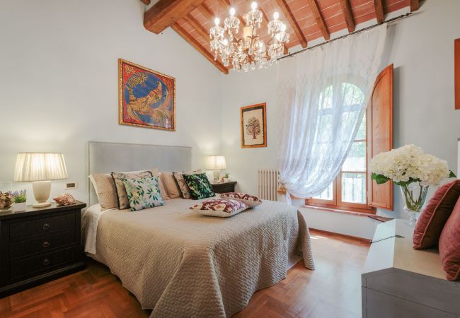 Villa in Orentano - 11 bedrooms Luxury Farmhouse, Private Pool, Jacuzzi, Private Tennis Villa in Orentano - 11 bedrooms Luxury Farmhouse, Private Pool, Jacuzzi, Private Tennis