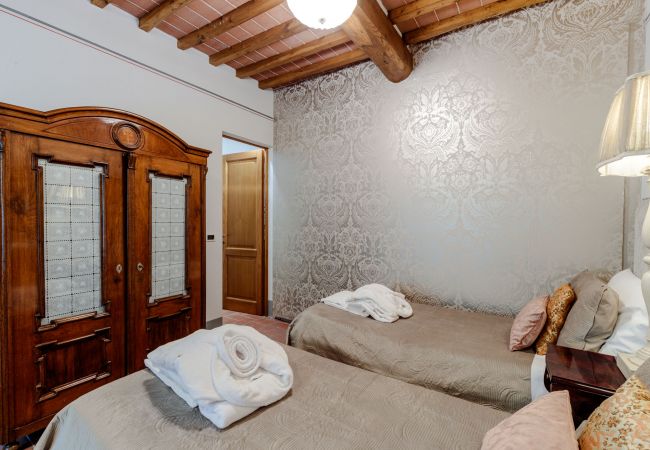 Villa in Orentano - 11 bedrooms Luxury Farmhouse, Private Pool, Jacuzzi, Private Tennis Villa in Orentano - 11 bedrooms Luxury Farmhouse, Private Pool, Jacuzzi, Private Tennis